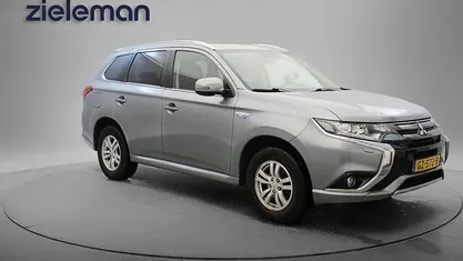 Occasion Mitsubishi Outlander Edition 121 PK (88 kW) 2015 Grijs SUV
