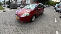 Rood, metallic lak Gebruikt 2008 Fiat Grande Punto Active Hatchback | € 1.450 (Eerlijke prijs)