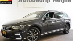 Grijs, metallic lak Gebruikt 2021 VW Passat Business Stationwagen | € 23.945 (Goede deal)