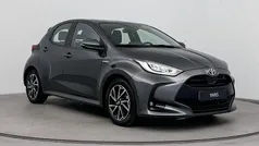 Grijs Gebruikt 2021 Toyota Yaris Hybrid Hatchback | € 20.499 (Eerlijke prijs)