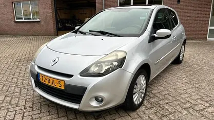 Grijs Gebruikt 2011 Renault Clio II Collection Hatchback | € 3.495 (Eerlijke prijs)