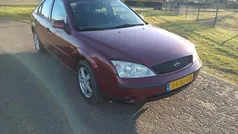 Rood Gebruikt 2001 Ford Mondeo Trend Hatchback | € 950 (Goede deal)