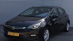 Zwart Gebruikt 2016 Opel Astra Edition Hatchback | € 9.940 (Eerlijke prijs)