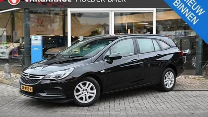 Zwart Occasion 2019 Opel Astra Edition Stationwagen | € 10.900 (Eerlijke prijs)