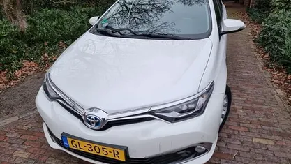 Wit Occasion 2015 Toyota Auris Hatchback | € 9.945 (Eerlijke prijs)