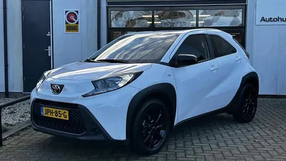 Wit Gebruikt 2023 Toyota Aygo X Play SUV | € 17.950 (Eerlijke prijs)