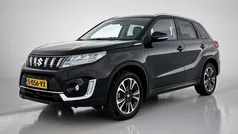 Zwart Gebruikt 2023 Suzuki Vitara Style SUV | € 24.945 (Eerlijke prijs)