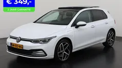Pure white (0q0q) Gebruikt 2021 VW Golf VIII Style Hatchback | € 27.895 (Eerlijke prijs)