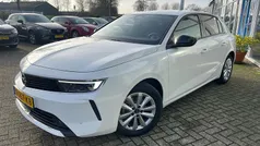 Wit Gebruikt 2023 Opel Astra Edition Hatchback | € 26.845 (Eerlijke prijs)