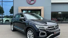 Zwart Gebruikt 2024 VW T-Roc Style SUV | € 34.945 (Eerlijke prijs)