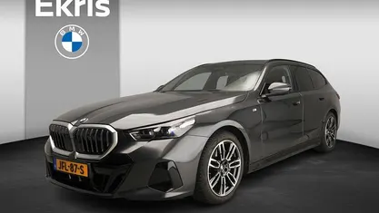Grijs Occasion 2024 BMW 540 M Sport Stationwagen | € 84.900 (Super prijs)