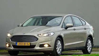 Beige (metallic) Occasion 2016 Ford Mondeo Titanium Hatchback | € 14.940 (Eerlijke prijs)