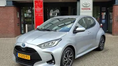 Gebruikt 2023 Toyota Yaris Hybrid Hatchback | € 23.239 (Eerlijke prijs)