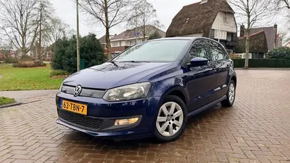 Blauw (metallic) Gebruikt 2012 VW Polo Hatchback | € 3.695 (Eerlijke prijs)