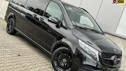 Zwart Gebruikt 2023 Mercedes V300 AMG MPV | € 67.999 (Eerlijke prijs)