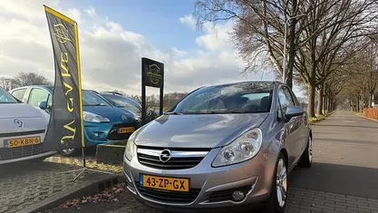 Grijs Gebruikt 2008 Opel Corsa Cosmo Hatchback | € 1.499 (Eerlijke prijs)