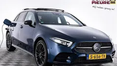 Blauw, metallic lak Gebruikt 2020 Mercedes A250 AMG Hatchback | € 29.900 (Eerlijke prijs)