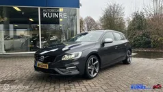 Grijs, metallic lak Gebruikt 2016 Volvo V60 R-Design Stationwagen | € 17.900 (Eerlijke prijs)