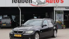 Zwart, metallic lak Gebruikt 2006 BMW 318 Executive Stationwagen | € 1.995 (Super prijs)