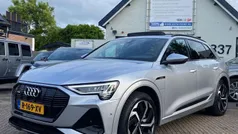 Grijs, metallic lak Gebruikt 2023 Audi e-tron Comfort SUV | € 39.899 (Super prijs)