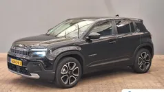 Zwart Occasion 2024 Jeep Avenger EV Altitude SUV | € 27.395 (Eerlijke prijs)