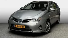 Grijs, metallic lak Gebruikt 2013 Toyota Auris Touring Sports Stationwagen | € 11.750 (Eerlijke prijs)
