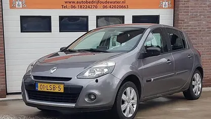 Grijs Gebruikt 2010 Renault Clio II Hatchback | € 3.499 (Eerlijke prijs)