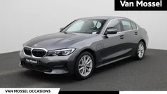 Grijs, metallic lak Gebruikt 2021 BMW 330e Comfort Edition Sedan | € 29.945 (Goede deal)