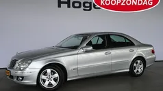 Grijs, metallic lak Gebruikt 2007 Mercedes E200 Elegance Sedan | € 6.440 (Goede deal)
