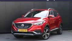 Rood Gebruikt 2020 MG ZS Luxury Sedan | € 12.950 (Goede deal)