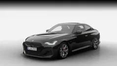 Saphirschwarz metallic (zwart metallic) Nieuw 2025 BMW 220 M Sport Coupé | € 70.903 (Eerlijke prijs)