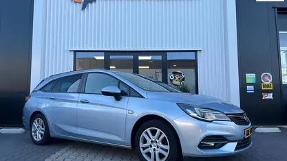 Grijs Gebruikt 2020 Opel Astra Business Edition Stationwagen | € 9.450 (Goede deal)