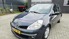 Grijs Gebruikt 2005 Renault Clio II Dynamique Hatchback | € 2.999 (Eerlijke prijs)