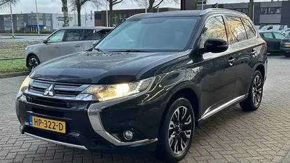Zwart Occasion 2015 Mitsubishi Outlander P-HEV Edition SUV | € 18.695 (Eerlijke prijs)