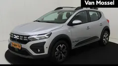 Grijs Gebruikt 2024 Dacia Sandero Essentiel Hatchback | € 19.930 (Eerlijke prijs)