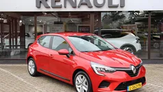 Rood metallic Gebruikt 2021 Renault Clio V Zen Hatchback | € 14.400 (Eerlijke prijs)