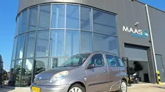 Grijs Gebruikt 2004 Toyota Yaris Verso Sol MPV | € 3.999 (Goede deal)