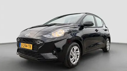 Zwart Occasion 2024 Hyundai i10 Comfort Hatchback | € 15.895 (Eerlijke prijs)