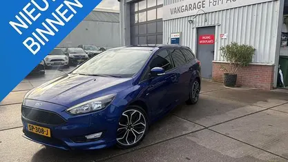 Blauw Occasion 2017 Ford Focus Titanium Stationwagen | € 12.950 (Eerlijke prijs)
