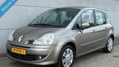 Beige Gebruikt 2009 Renault Grand Modus MPV | € 4.440 (Eerlijke prijs)