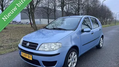 Blauw Occasion 2005 Fiat Punto Dynamic Hatchback | € 1.899 (Eerlijke prijs)