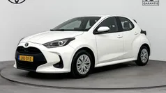 Wit Gebruikt 2022 Toyota Yaris Hybrid Active Hatchback | € 20.945 (Eerlijke prijs)