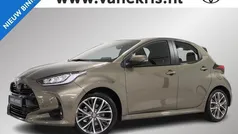 Bruin Nieuw 2025 Toyota Yaris Executive Hatchback | € 33.240 (Eerlijke prijs)