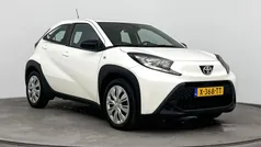 Wit Gebruikt 2024 Toyota Aygo Play Hatchback | € 17.999 (Eerlijke prijs)