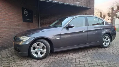Gebruikt 2005 BMW 325 Executive Sedan | € 7.240 (Eerlijke prijs)