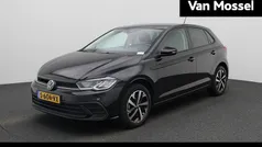Zwart Gebruikt 2023 VW Polo Life Hatchback | € 19.900 (Eerlijke prijs)