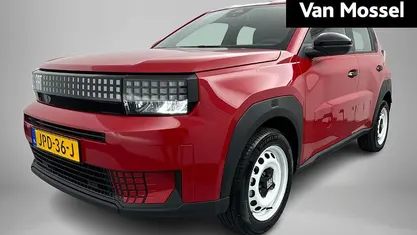 Occasion 2025 Fiat Grande Panda Red Hatchback | € 26.290 (Eerlijke prijs)