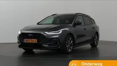 Grijs Gebruikt 2024 Ford Focus ST-Line Stationwagen | € 29.735 (Eerlijke prijs)