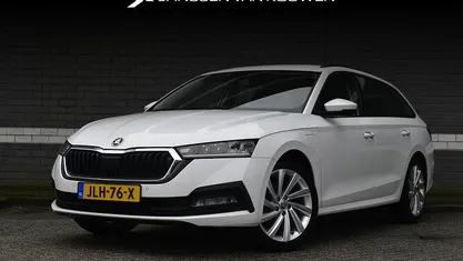 Occasion Skoda Octavia Business Line 204 PK (150 kW) 2022 Wit Stationwagen