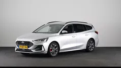 Grijs Gebruikt 2022 Ford Focus ST-Line Stationwagen | € 17.445 (Eerlijke prijs)